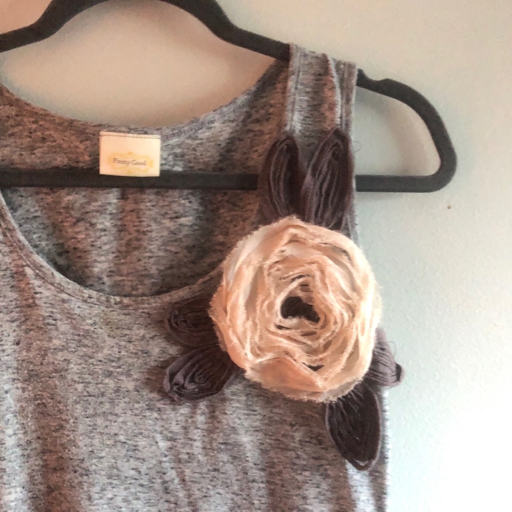 🌱Grey and pink tank🌱